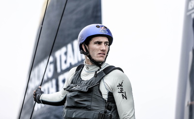 Navegante con casco